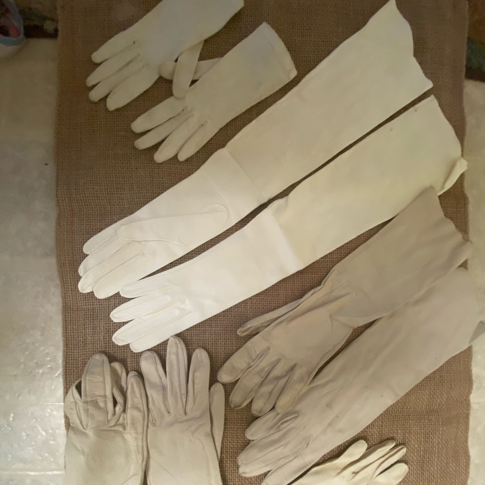 Vintage ladies evening gloves from 1958- used